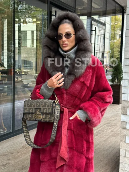 Длинная норковая шуба с капюшоном куница - фото 8