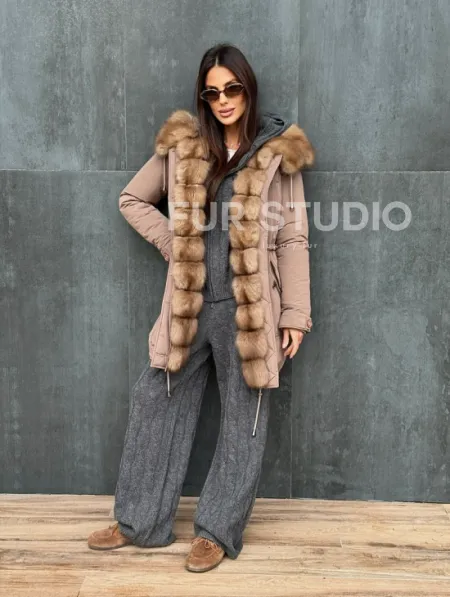 Женский пуховик с мехом куницы - фото 9
