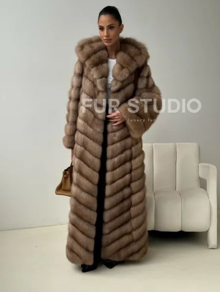 Длинная шуба из меха куницы с капюшоном - фото 5