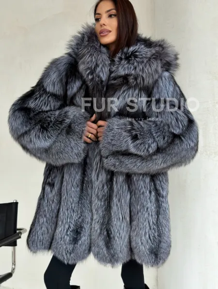 Шуба из натурального меха чернобурки с капюшоном - фото 3
