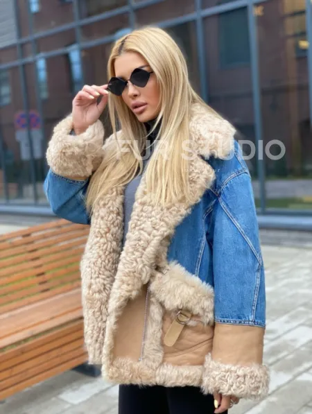 Куртка джинсовая с отделкой из натуральной овчины - фото 0