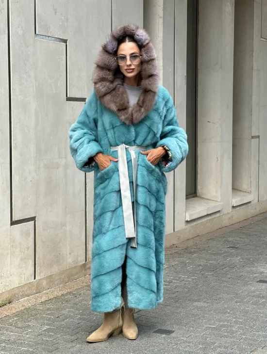 Удлиненная норковая шуба с капюшоном из меха куницы - цвет Тиффани - фото 11