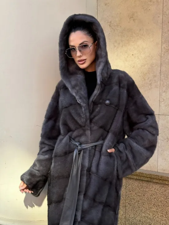 Шуба кимоно из импортной норки с капюшоном в цвете графит - фото 5