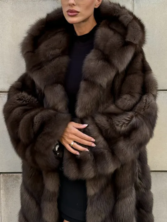 Удлиненная шуба из меха куницы с капюшоном - фото 3