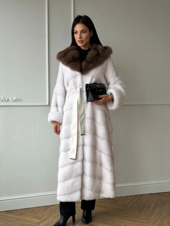 Шуба фасон кимоно из аукционной норки с капюшоном кобра из меха куницы - фото 6