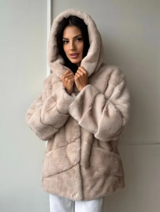 Меховая куртка - шуба из меха норки с капюшоном в цвете пудра - фото 0