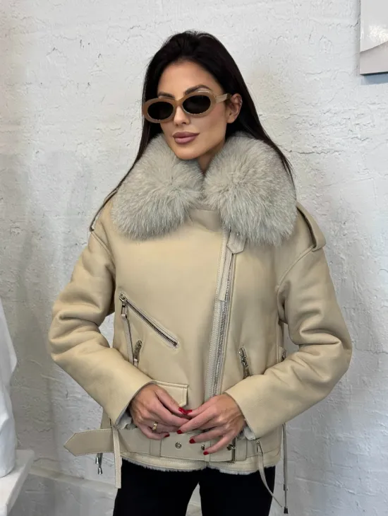 Дубленка из натуральной овчины со шнуровкой на спине и воротником из меха песца - фото 11