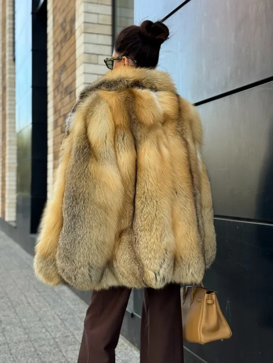 Золотистая шуба из натурального меха лисы цельные пластины - фото 7