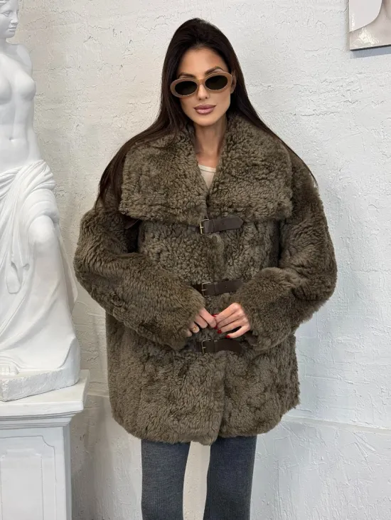 Дублёнка «Дафлкот» cредней длины из овчины Tigrado на застёжках - кожаные ремешки - фото 7