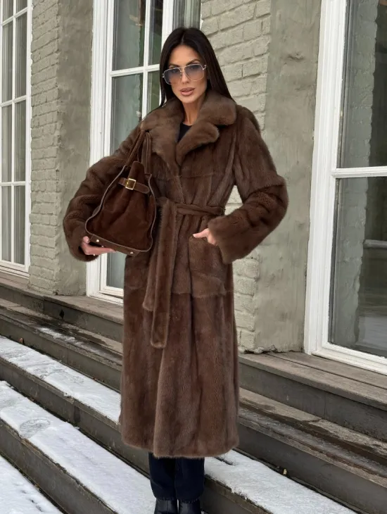 Классическая женская норковая шуба в цвете соболь с поясом и накладными карманами - фото 7