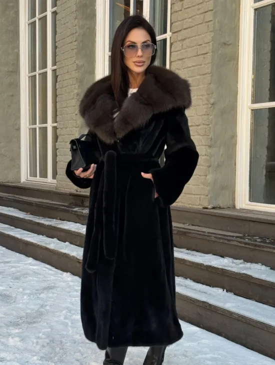 Черная шуба из плюшевой норки VELVET с капюшоном куница - фото 0