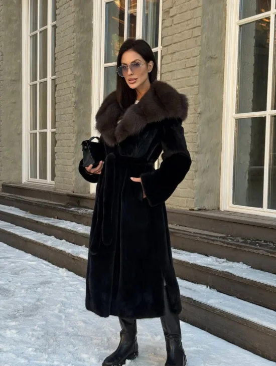 Черная шуба из плюшевой норки VELVET с капюшоном куница - фото 11
