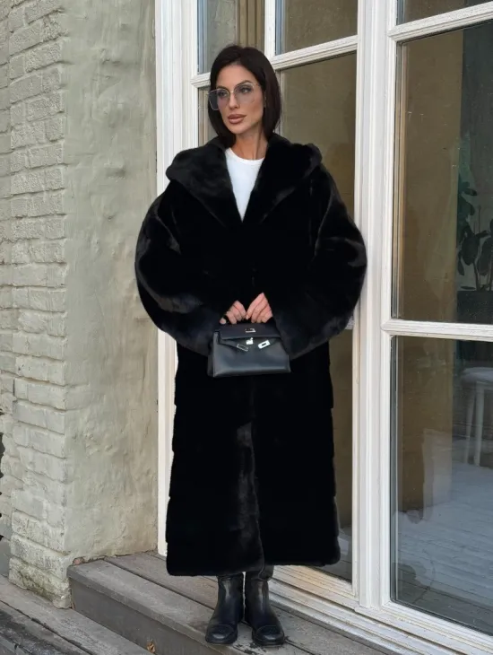 Шуба кимоно с капюшоном черного цвета из скандинавской норки Saga Furs - фото 8