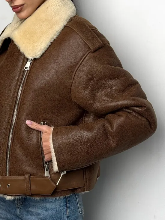 Короткая зимняя женская дубленка авиатор - фото 1