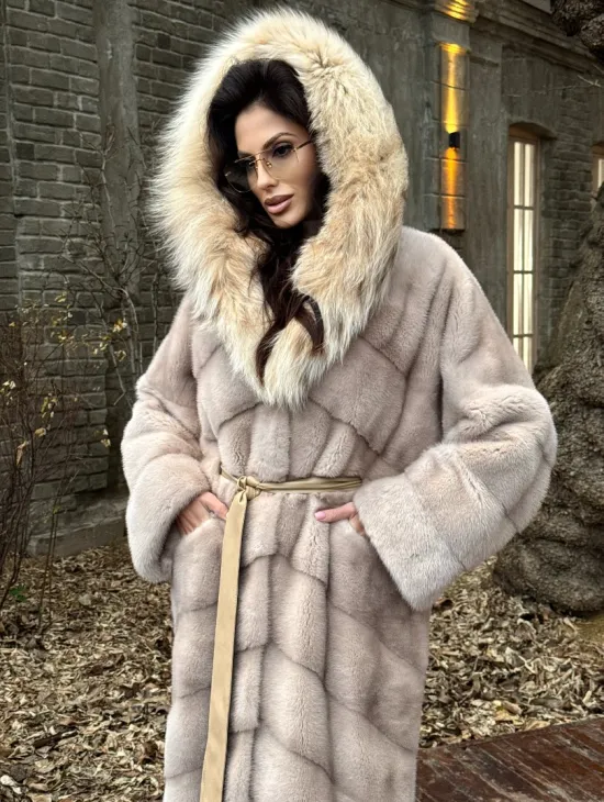 Шуба теплая из меха норки с капюшоном из натуральной рыси - фото 2