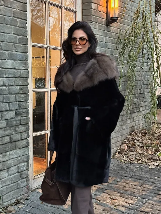 Норковая шуба Blackglama с капюшоном из меха куницы - фото 0