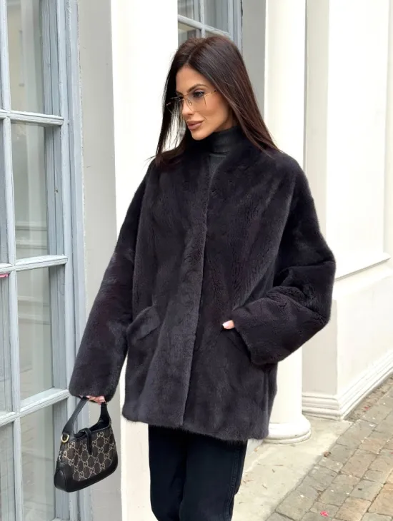 Графитовый норковый жакет с V-образным воротником - фото 9