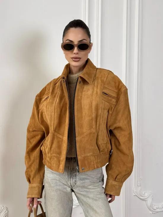 Женская замшевая куртка бомбер Camel  - «High street style» - фото 10