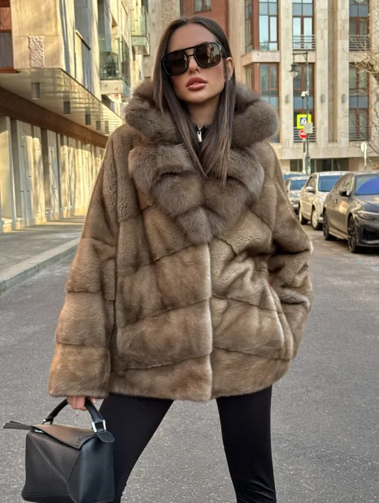 Норковый полушубок в натуральном цвете пастель с английским воротником из куницы - фото 1