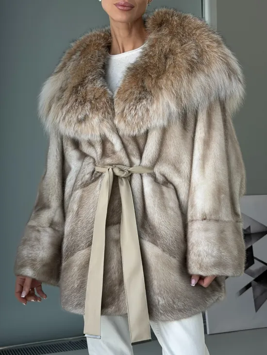 Шуба летучая мышь из норки Ivory с капюшоном из меха рыси - фото 4