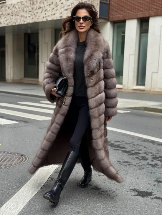 Шуба из меха куницы в цвете Truffle - фото 0