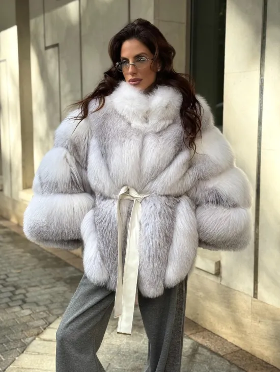 Шуба из меха альпийской лисы  