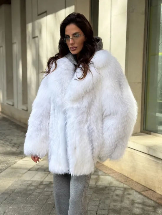 Шуба из белой арктической лисы - фото 7
