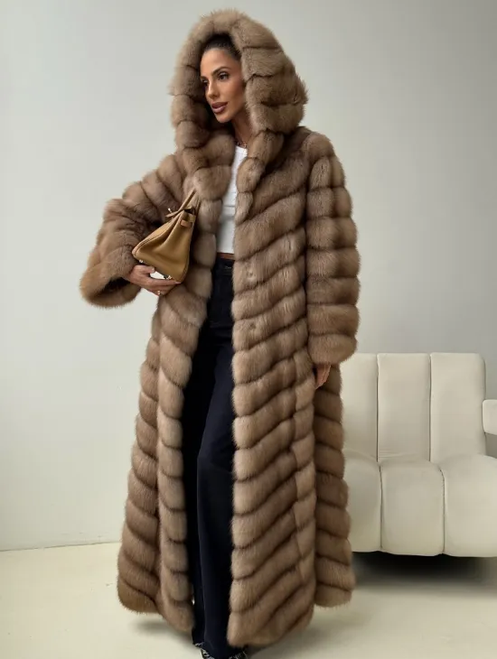 Длинная шуба из меха куницы с капюшоном - фото 6