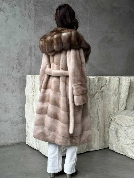 Норковая шуба с капюшоном из 