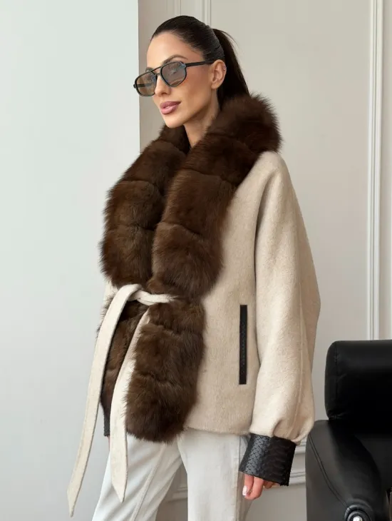 Женское шерстяное полупальто с мехом - фото 11