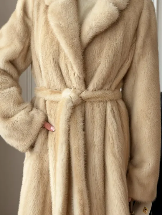 Длинная норковая шуба в натуральном цвете пастель - фото 1