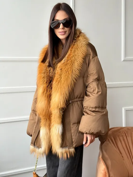 Женский пуховик оверсайз с мехом лисы - фото 7