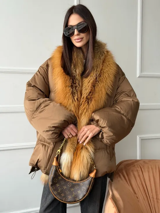 Женский пуховик оверсайз с мехом лисы - фото 0
