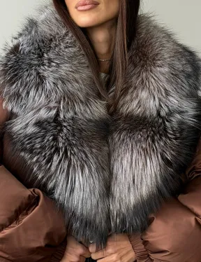 Короткий пуховик с мехом чернобурки - фото 1