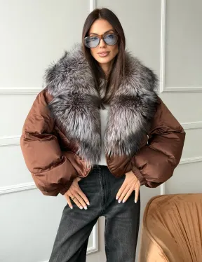 Короткий пуховик с мехом чернобурки - фото 0
