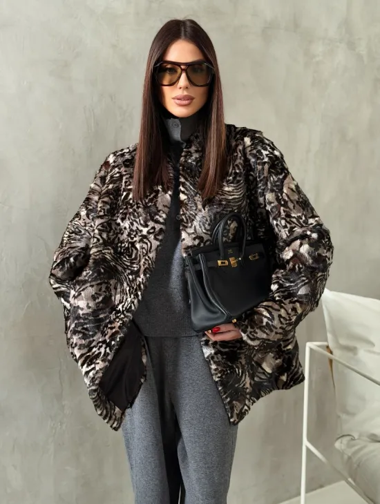 Шуба норковая из цветных кусочков в стиле оверсайз - фото 8