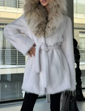 Белая шуба с капюшоном из рыси - фото 5