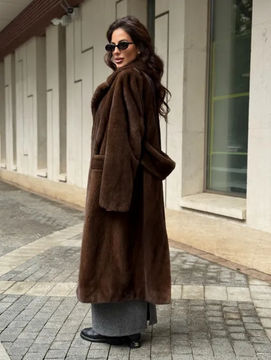 Шуба из меха норки в натуральном цвете под соболь - фото 4