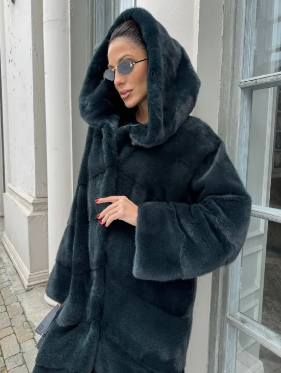 Шуба из плюшевой норки NAFA с капюшоном  - цвет черный изумруд - фото 1