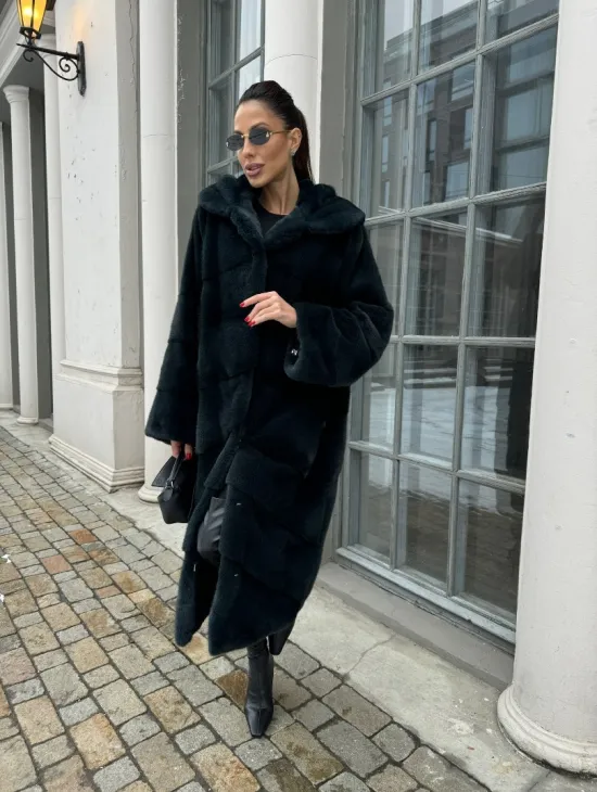 Шуба из плюшевой норки NAFA с капюшоном  - цвет черный изумруд - фото 4