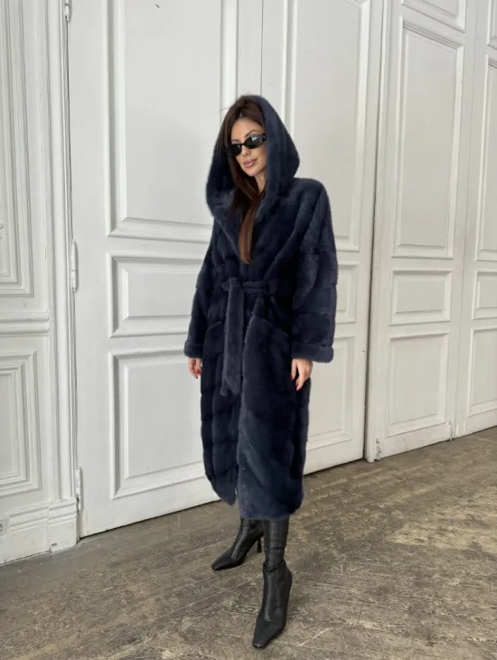 Норковая шуба с капюшоном под пояс - цвет темно-синий - фото 9