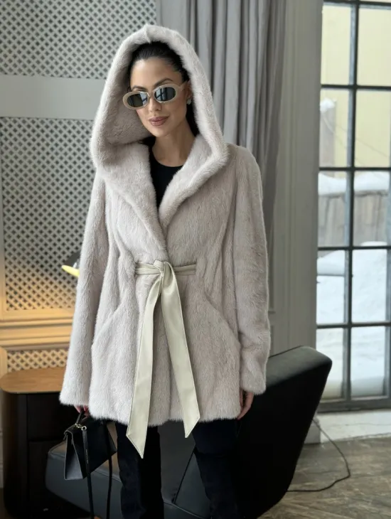 Норковая шуба с капюшоном под пояс - цвет пудра - фото 3