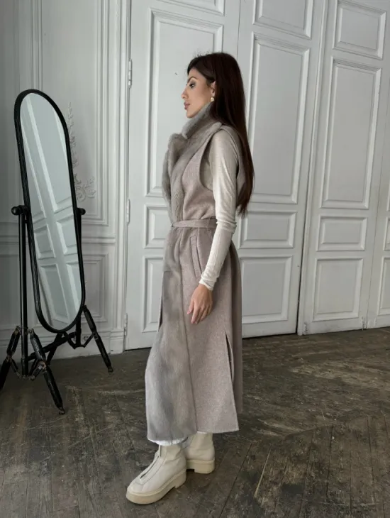 Пальто без рукавов с отделкой из меха норки - фото 6