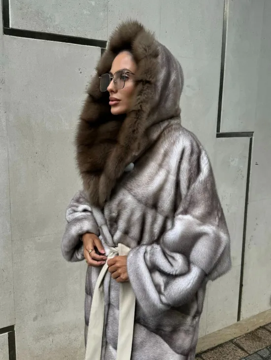 Шуба норковая с капюшоном из меха куницы - колотый лед - фото 10